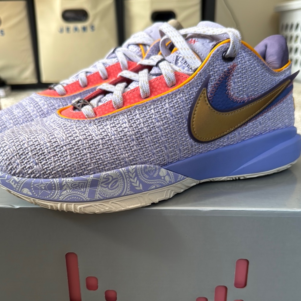 Nike LeBron xx violet frost/metallic gold size 8.5 men’s or 10 women’s